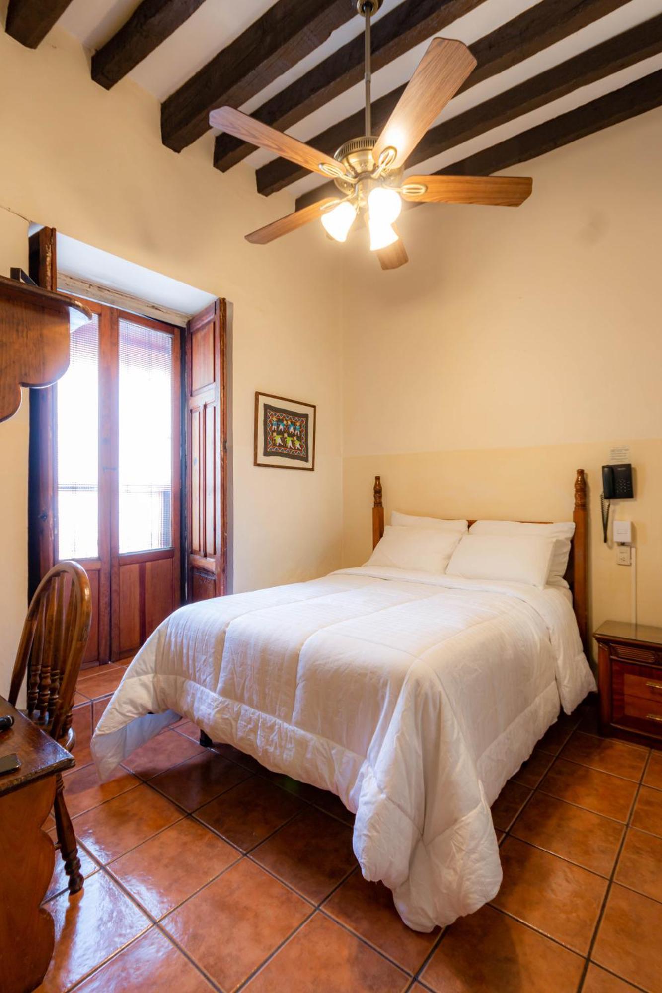 El Carmen, Hotel