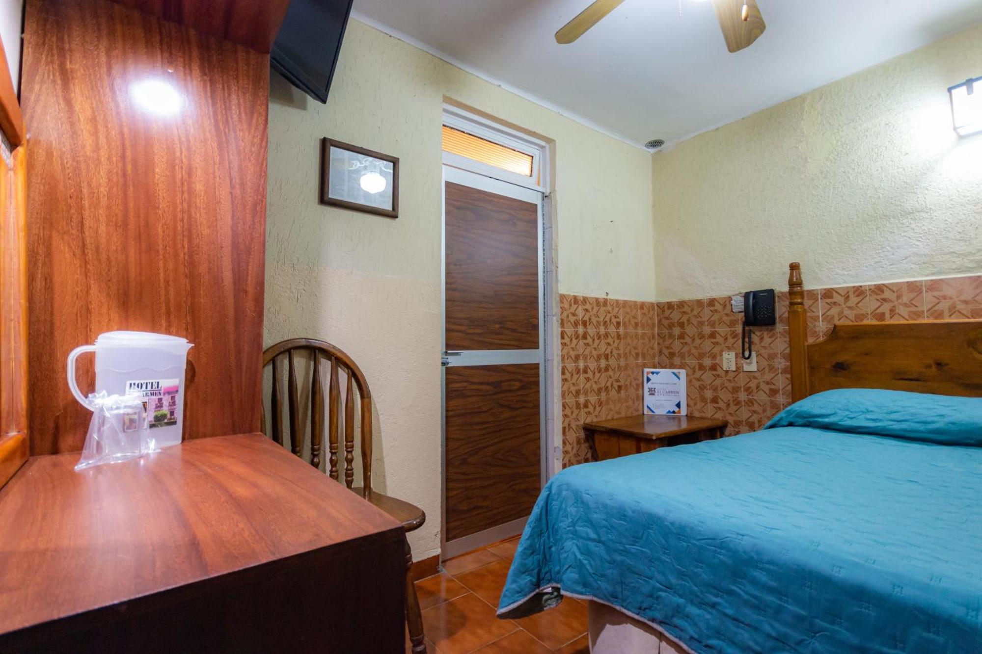 El Carmen, Hotel