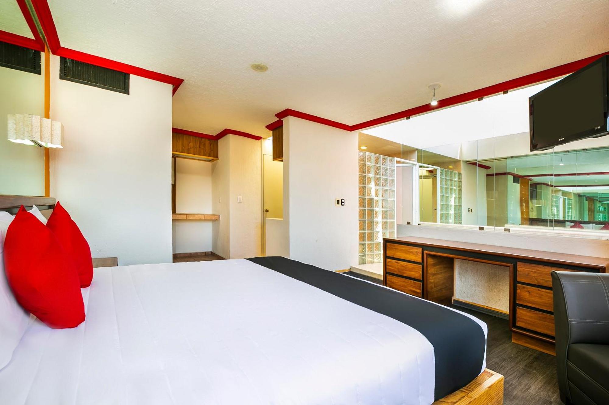 Hotel Capital O Casa Blanca, 4*
