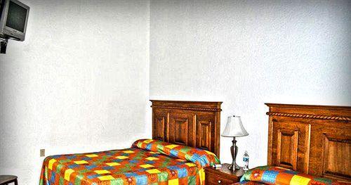 Colonial Hotel 3*