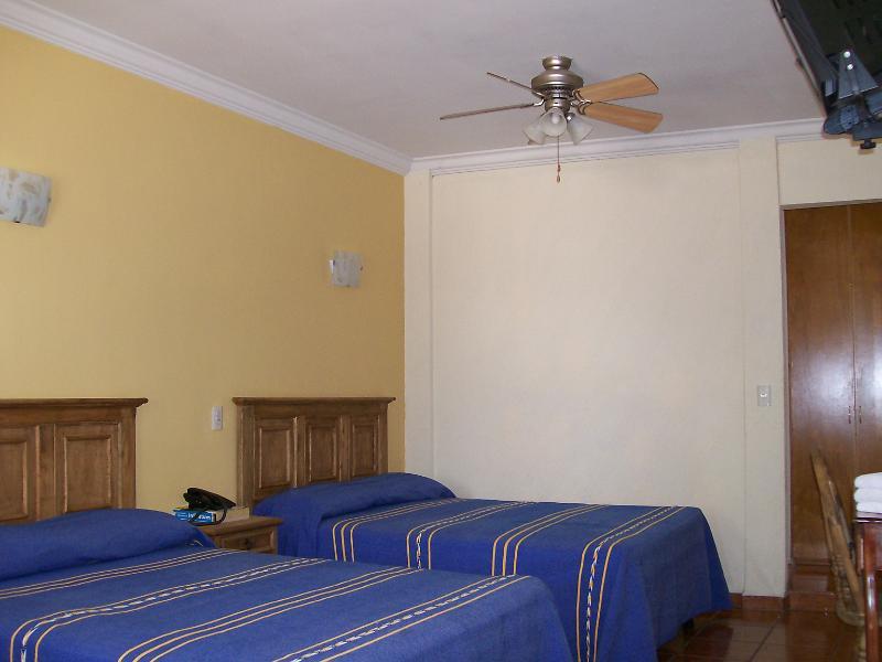El Carmen, Hotel