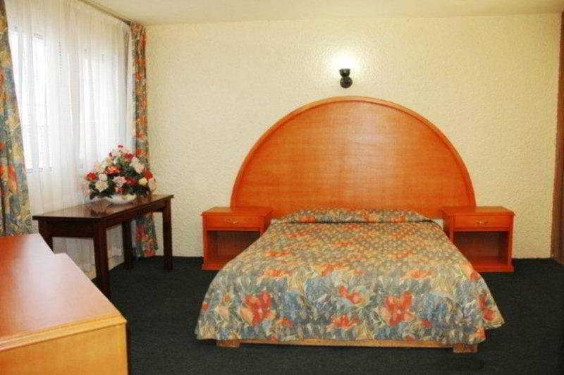 Hotel & Del Sol