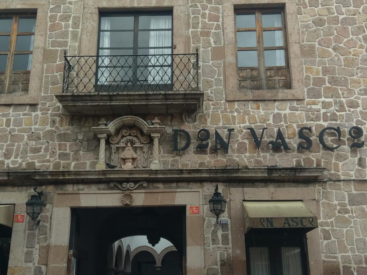 Don Vasco Hotel *