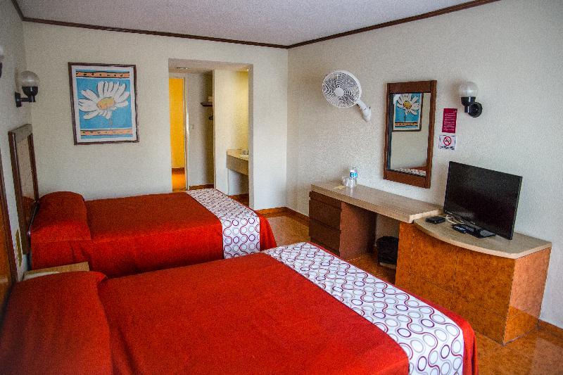 & Del Sol Hotel 4*