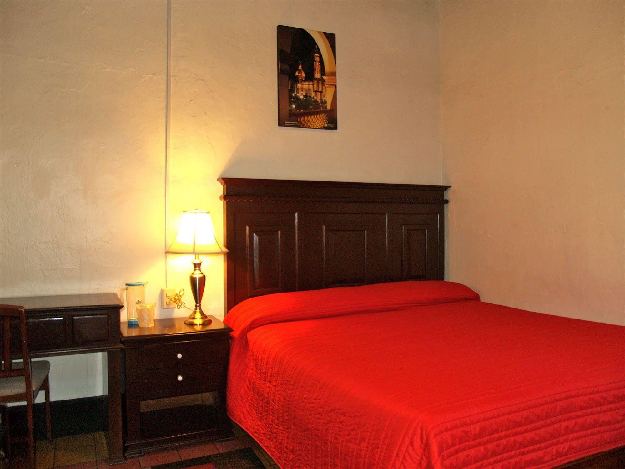 Colonial 3*