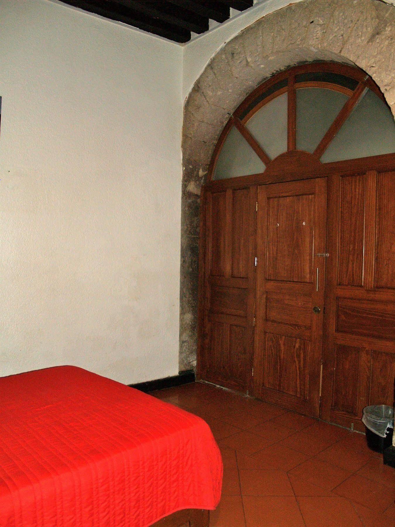Colonial Hotel